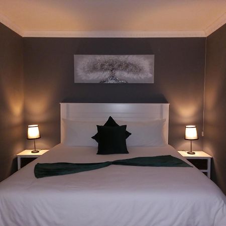 Eagle'S Nest B&B Куинстаун Экстерьер фото